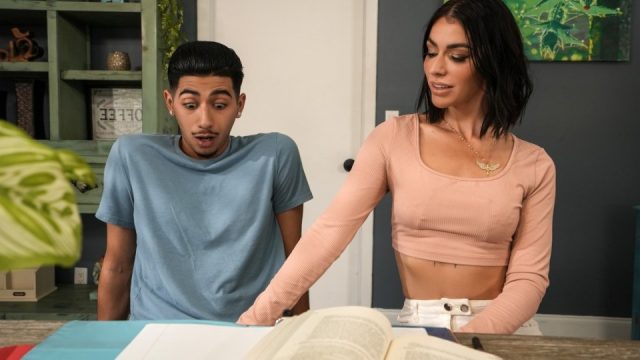 [MomIsHorny] Venus Valencia (Help Me Stepmom! / 11.29.2024)